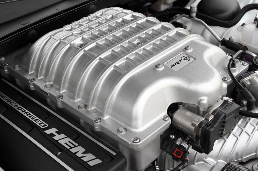 Моторный отсек Dodge Charger SRT Hellcat 2015 года  (фото 26 из 111)